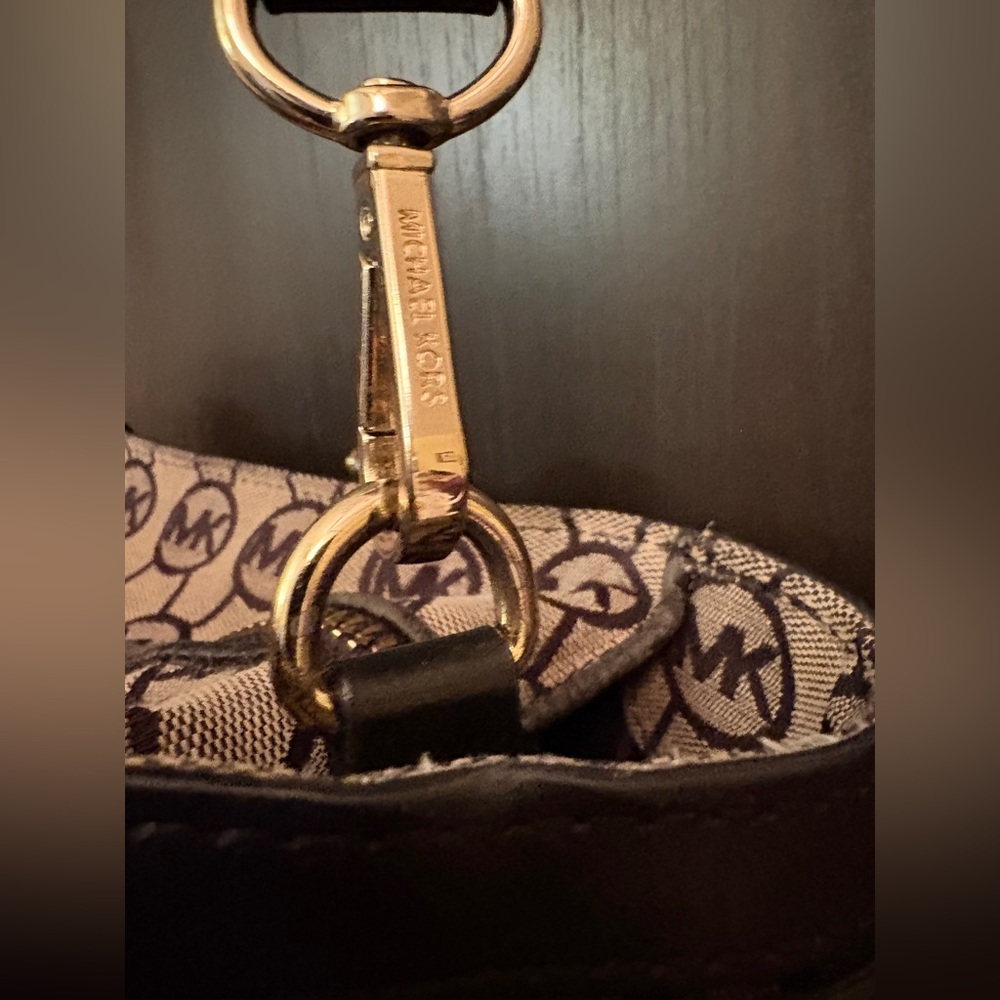 Michael Kors Signature Logo Bucket Tote | Belted Silhouette - Picture 7 of 16